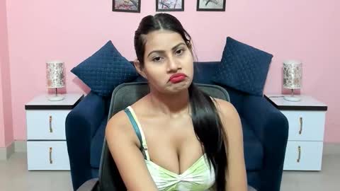 Snapshot of dumble_doree chatting on 8, 10, 2025 dumble_doree online show from 8, 10, 2025