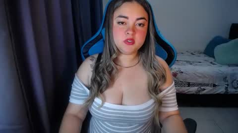 Snapshot of dumont_model chatting on 2, 2, 2025 Nicole online show from 2, 2, 2025