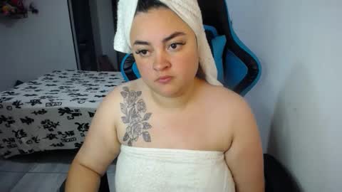 Snapshot of dumont_model chatting on 12, 10, 2025 Nicole online show from 12, 10, 2025