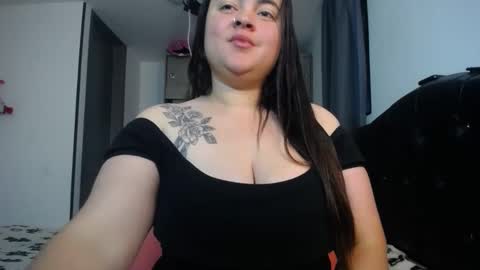 Snapshot of dumont_model chatting on 13, 11, 2025 Nicole online show from 13, 11, 2025