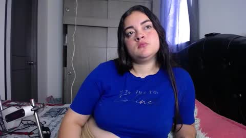 Snapshot of dumont_model chatting on 1, 12, 2025 Nicole online show from 1, 12, 2025