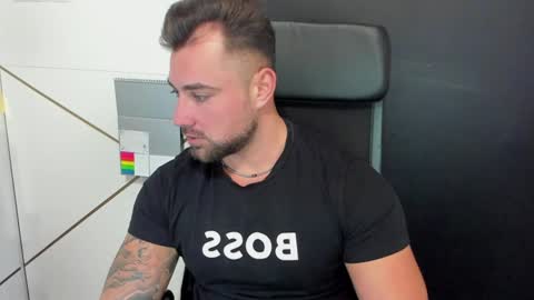 Snapshot of duncanstones chatting on 4, 2, 2025 DuncanStone online show from 4, 2, 2025