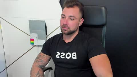 Snapshot of duncanstones chatting on 4, 2, 2025 DuncanStone online show from 4, 2, 2025