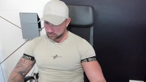 Snapshot of duncanstones chatting on 12, 2, 2025 DuncanStone online show from 12, 2, 2025