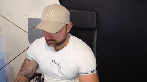 Snapshot of duncanstones chatting on 24, 9, 2025 DuncanStone online show from 24, 9, 2025