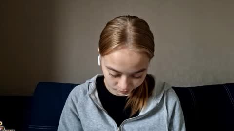 Snapshot of dustidickirson chatting on 15, 10, 2025 Alisa online show from 15, 10, 2025