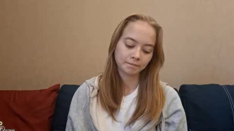 Snapshot of dustidickirson chatting on 17, 10, 2025 Alisa online show from 17, 10, 2025