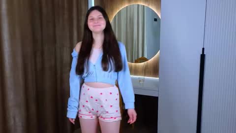 Snapshot of dwanasjostrom chatting on 18, 11, 2025 Alline online show from 18, 11, 2025