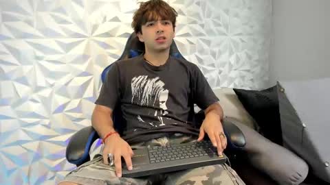 Snapshot of dylan_walton chatting on 4, 10, 2025 Dylan online show from 4, 10, 2025