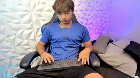 Snapshot of dylan_walton chatting on 10, 10, 2025 Dylan online show from 10, 10, 2025