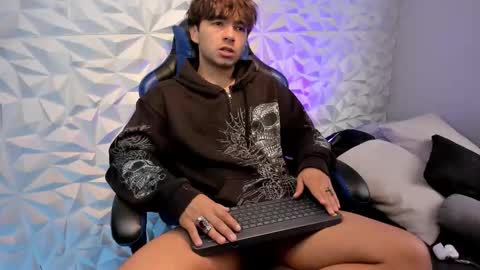 Snapshot of dylan_walton chatting on 15, 10, 2025 Dylan online show from 15, 10, 2025