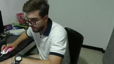 Snapshot of dylanhot10 chatting on 14, 12, 2024 dylanhot10 online show from 14, 12, 2024