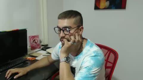 Snapshot of dylanhot10 chatting on 18, 9, 2025 dylanhot10 online show from 18, 9, 2025