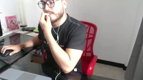 Snapshot of dylanhot10 chatting on 18, 10, 2025 dylanhot10 online show from 18, 10, 2025