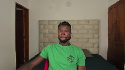 Snapshot of dylantaylor_1 chatting on 18, 11, 2025 Dylan Taylor online show from 18, 11, 2025