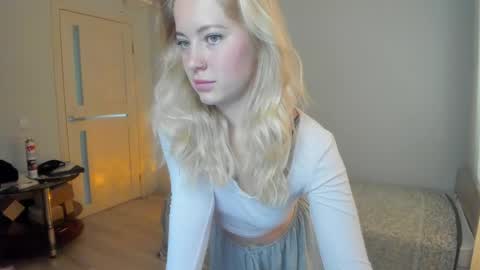 Snapshot of e___lisa chatting on 8, 6, 2026 fansly - yourbestbaby online show from 8, 6, 2026
