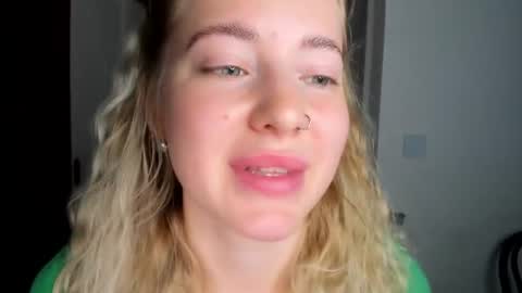 Snapshot of e___lisa chatting on 5, 7, 2026 fansly - yourbestbaby online show from 5, 7, 2026