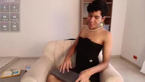 Snapshot of e_r_o_s_ chatting on 16, 11, 2025 John online show from 16, 11, 2025