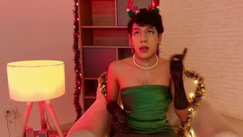 Snapshot of e_r_o_s_ chatting on 28, 11, 2025 John online show from 28, 11, 2025