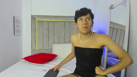 Snapshot of e_r_o_s_ chatting on 30, 11, 2025 John online show from 30, 11, 2025