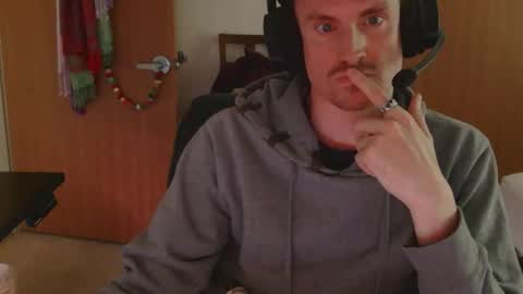 Snapshot of earthyboy chatting on 24, 5, 2026 Earthy online show from 24, 5, 2026