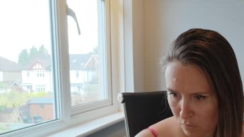 Nadia Ferreira  online show from 4, 6, 2026