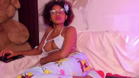 Snapshot of ebony_beautifull chatting on 5, 2, 2025 Luci online show from 5, 2, 2025