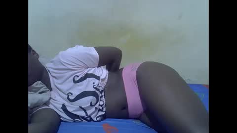 Snapshot of ebony_flower4 chatting on 28, 10, 2025 ebony_flower4 online show from 28, 10, 2025