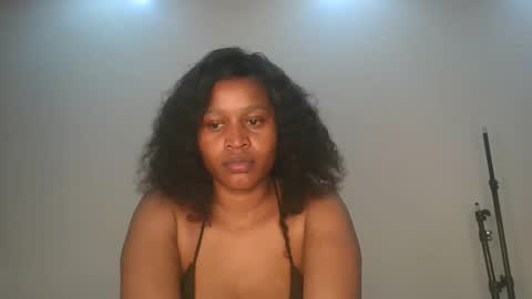 Snapshot of ebony_squiter chatting on 14, 12, 2025 Ebony squiter online show from 14, 12, 2025