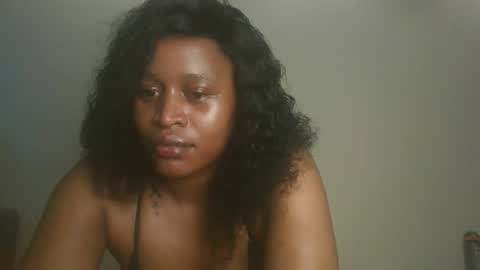 Snapshot of ebony_squiter chatting on 16, 12, 2025 Ebony squiter online show from 16, 12, 2025