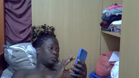 Snapshot of ebonydora chatting on 19, 10, 2025 ebonydora online show from 19, 10, 2025