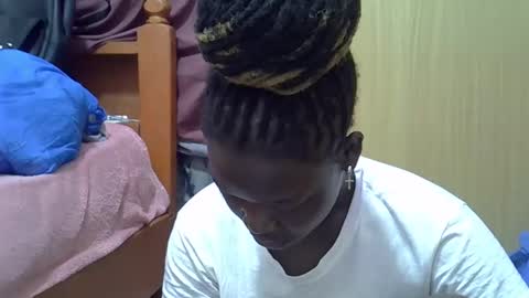 Snapshot of ebonydora chatting on 1, 12, 2025 ebonydora online show from 1, 12, 2025