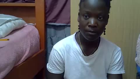 Snapshot of ebonydora chatting on 14, 12, 2025 ebonydora online show from 14, 12, 2025