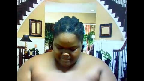 Snapshot of ebonyhotbuns4u2luv chatting on 3, 3, 2025 ebonyhotbuns4u2luv online show from 3, 3, 2025