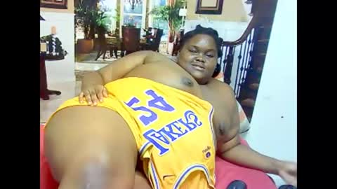 Snapshot of ebonyhotbuns4u2luv chatting on 3, 3, 2025 ebonyhotbuns4u2luv online show from 3, 3, 2025