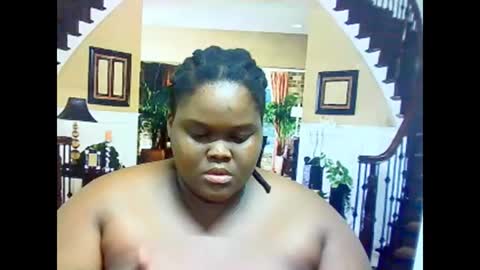 Snapshot of ebonyhotbuns4u2luv chatting on 4, 3, 2025 ebonyhotbuns4u2luv online show from 4, 3, 2025