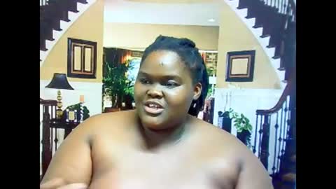 Snapshot of ebonyhotbuns4u2luv chatting on 4, 3, 2025 ebonyhotbuns4u2luv online show from 4, 3, 2025