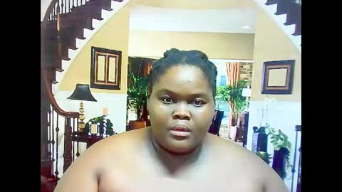 Snapshot of ebonyhotbuns4u2luv chatting on 4, 3, 2025 ebonyhotbuns4u2luv online show from 4, 3, 2025