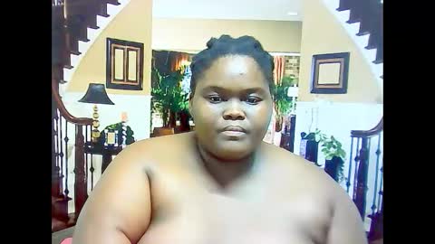 Snapshot of ebonyhotbuns4u2luv chatting on 5, 3, 2025 ebonyhotbuns4u2luv online show from 5, 3, 2025