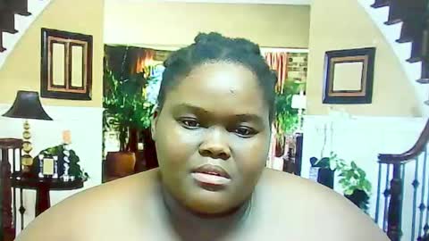 Snapshot of ebonyhotbuns4u2luv chatting on 5, 3, 2025 ebonyhotbuns4u2luv online show from 5, 3, 2025
