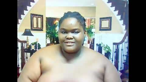 Snapshot of ebonyhotbuns4u2luv chatting on 5, 3, 2025 ebonyhotbuns4u2luv online show from 5, 3, 2025