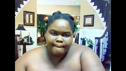 Snapshot of ebonyhotbuns4u2luv chatting on 8, 3, 2025 ebonyhotbuns4u2luv online show from 8, 3, 2025