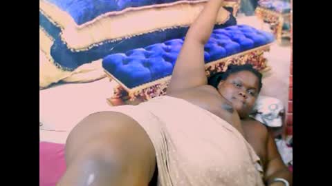 Snapshot of ebonyhotbuns4u2luv chatting on 11, 3, 2025 ebonyhotbuns4u2luv online show from 11, 3, 2025