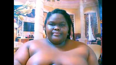 Snapshot of ebonyhotbuns4u2luv chatting on 13, 9, 2025 ebonyhotbuns4u2luv online show from 13, 9, 2025