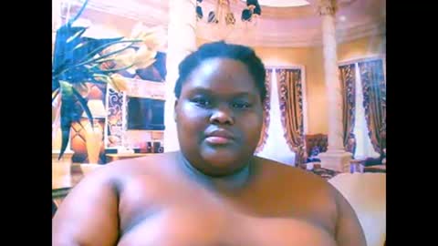 Snapshot of ebonyhotbuns4u2luv chatting on 16, 9, 2025 ebonyhotbuns4u2luv online show from 16, 9, 2025