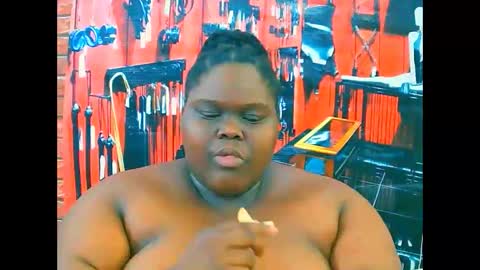 Snapshot of ebonyhotbuns4u2luv chatting on 13, 11, 2025 ebonyhotbuns4u2luv online show from 13, 11, 2025