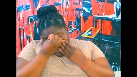 Snapshot of ebonyhotbuns4u2luv chatting on 17, 11, 2025 ebonyhotbuns4u2luv online show from 17, 11, 2025