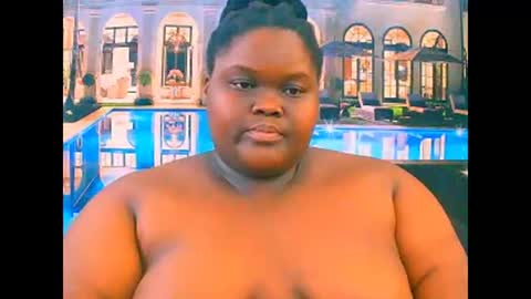 Snapshot of ebonyhotbuns4u2luv chatting on 17, 12, 2025 ebonyhotbuns4u2luv online show from 17, 12, 2025