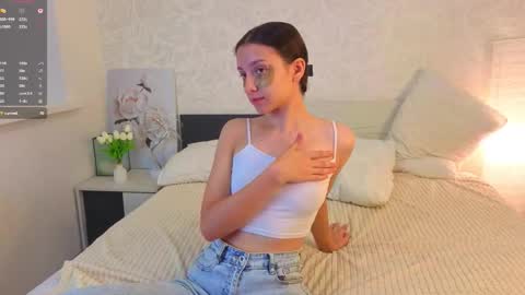 Snapshot of ebonyleibenstein chatting on 17, 9, 2025 Milly online show from 17, 9, 2025