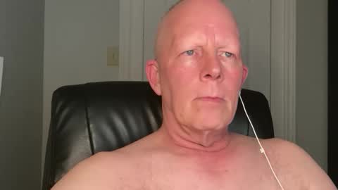 Snapshot of eddygl1968 chatting on 22, 10, 2025 Eddy online show from 22, 10, 2025